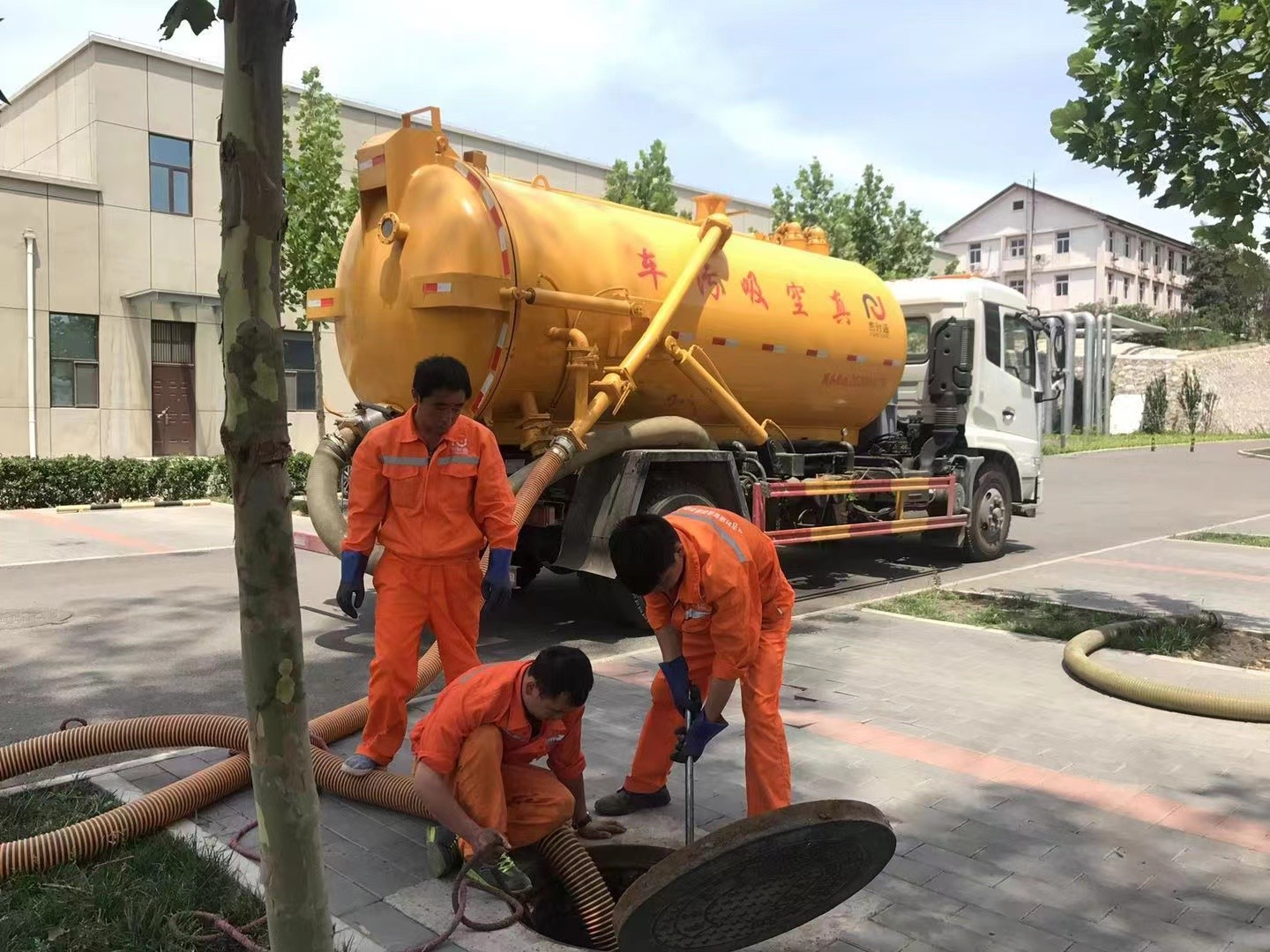 桐庐化粪池清理与5-8吨吸粪车施工效率分析
